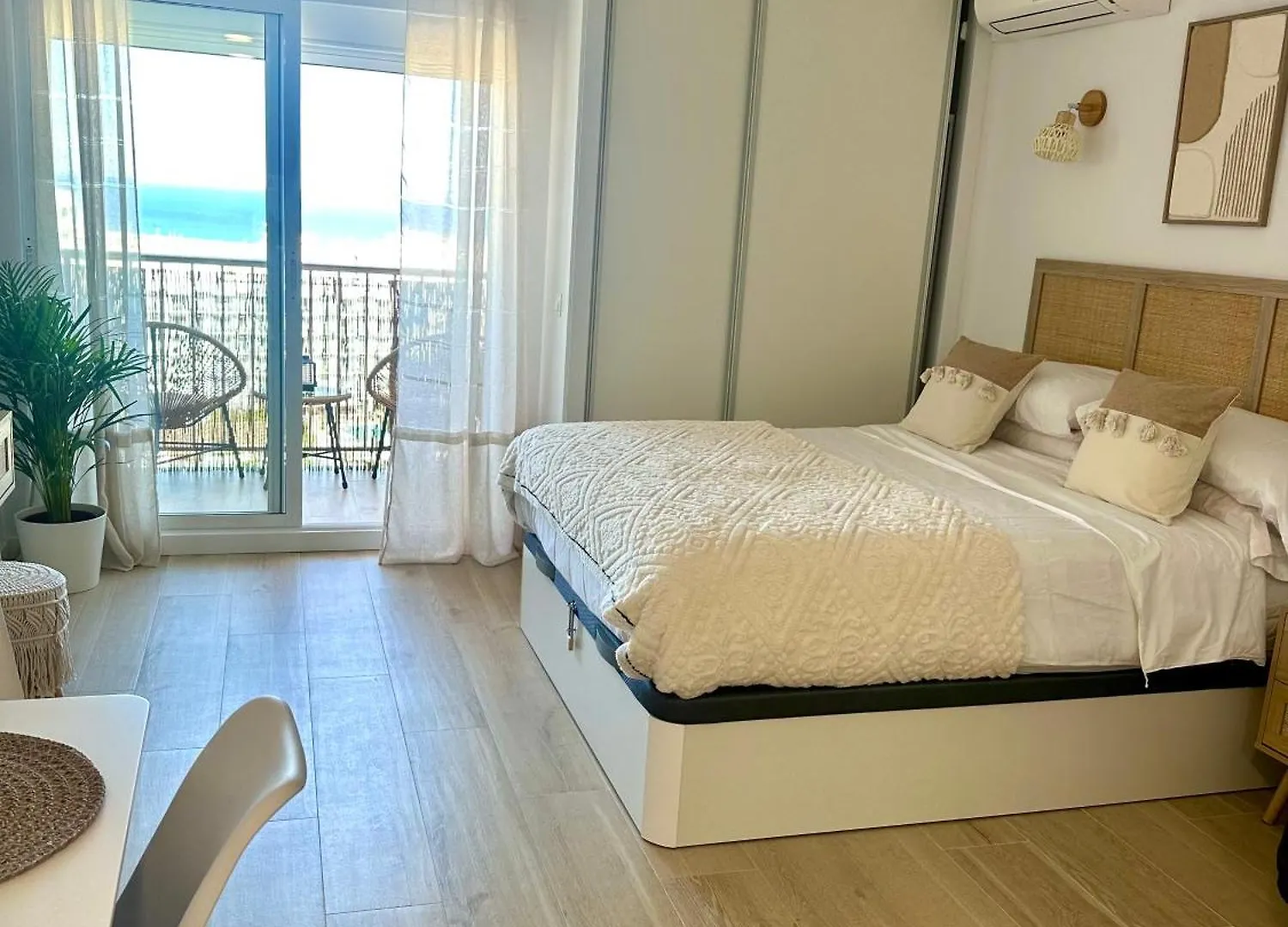 בנאלמדנה Apartamento Jupiter Vistas דירה